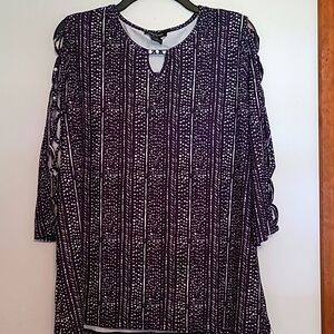 NWT Robert Louis black & white open sleeve blouse Sz L